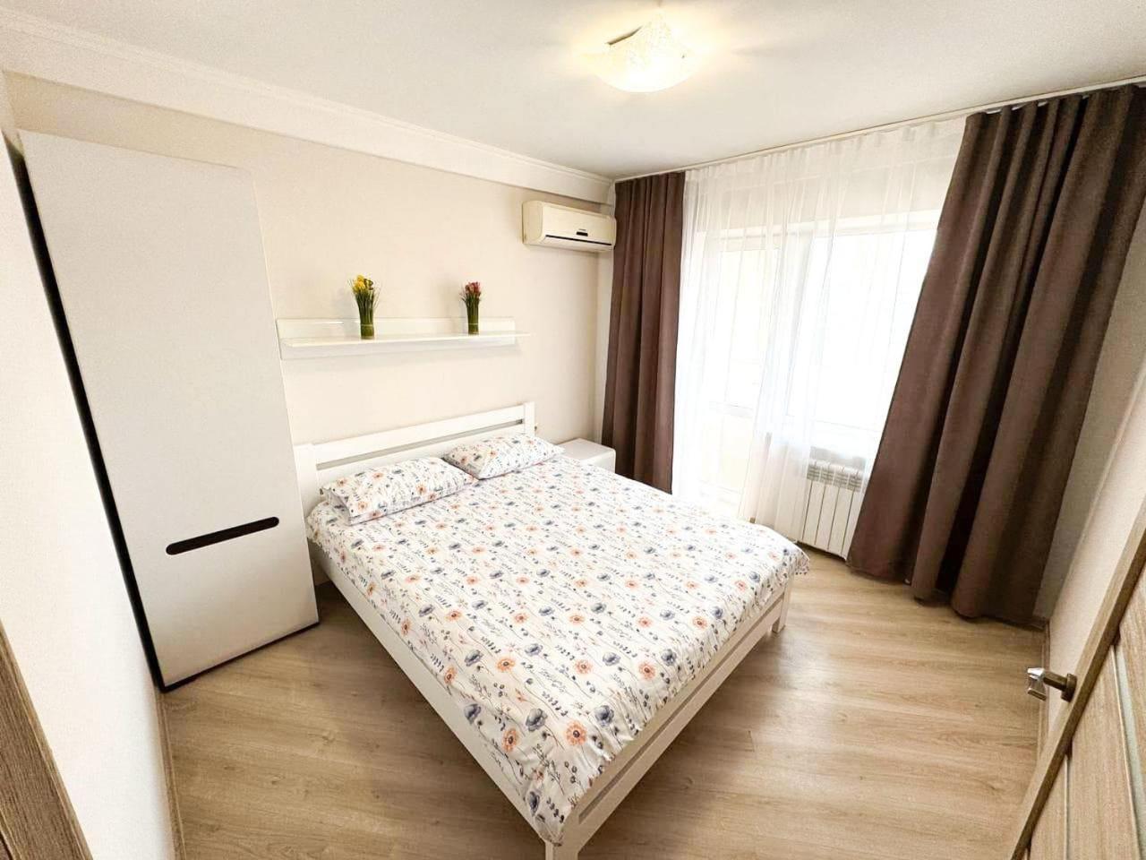 Artal Apartment On Obolonskyi Avenue 16A Kiev Bagian luar foto