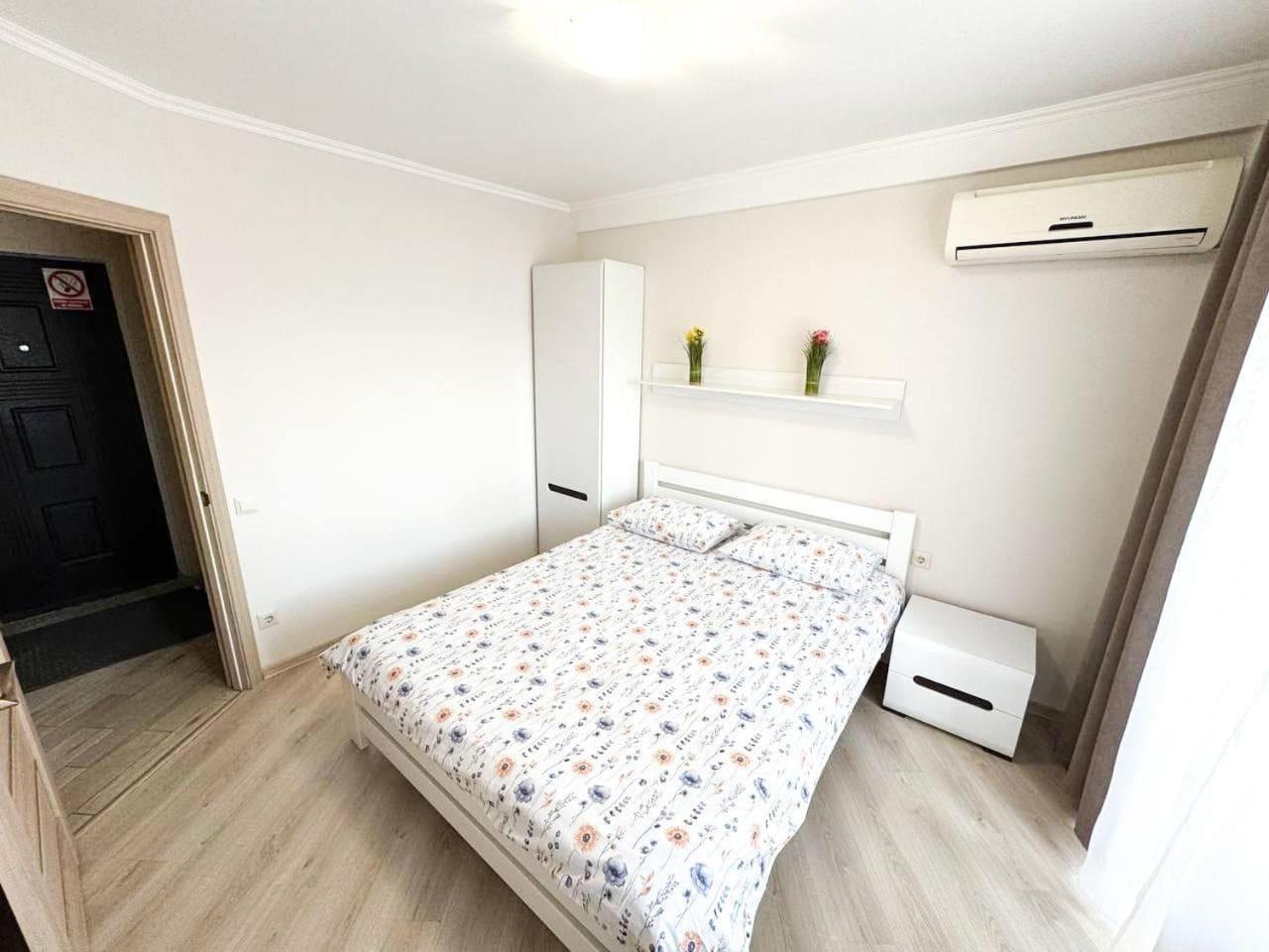 Artal Apartment On Obolonskyi Avenue 16A Kiev Bagian luar foto